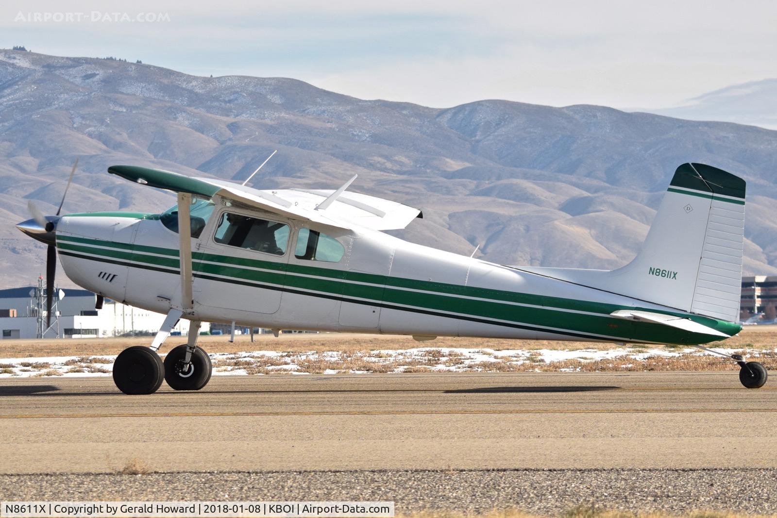N8611X, 1961 Cessna 180D C/N 18051011, Awaiting clearance for RWY 10R.