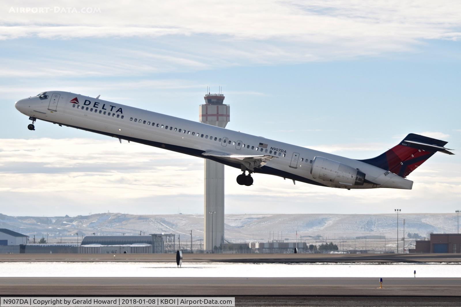 N907DA, 1995 McDonnell Douglas MD-90-30 C/N 53387, Take off from RWY 10L.
