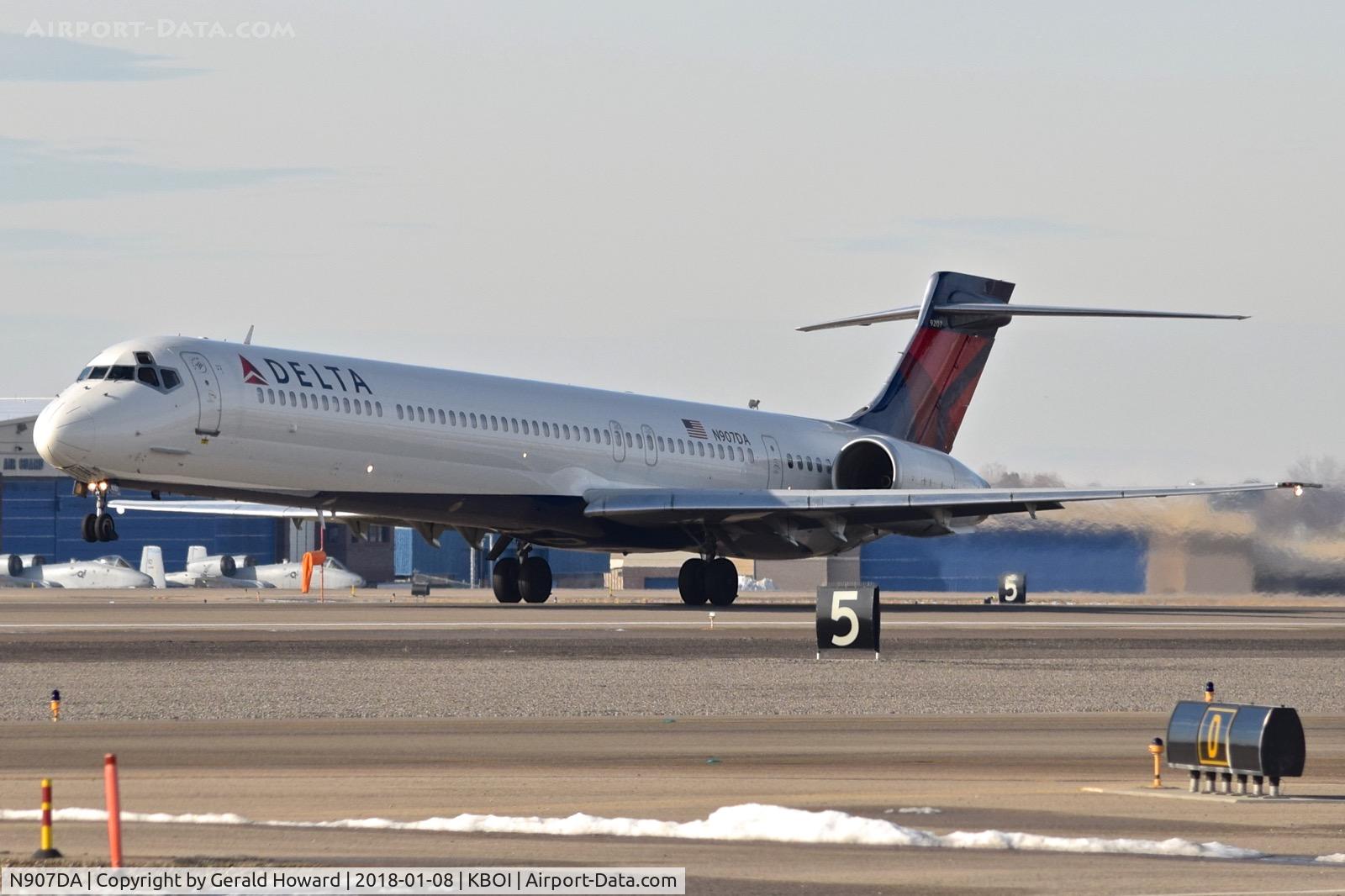 N907DA, 1995 McDonnell Douglas MD-90-30 C/N 53387, Take off rollin RWY 10L.