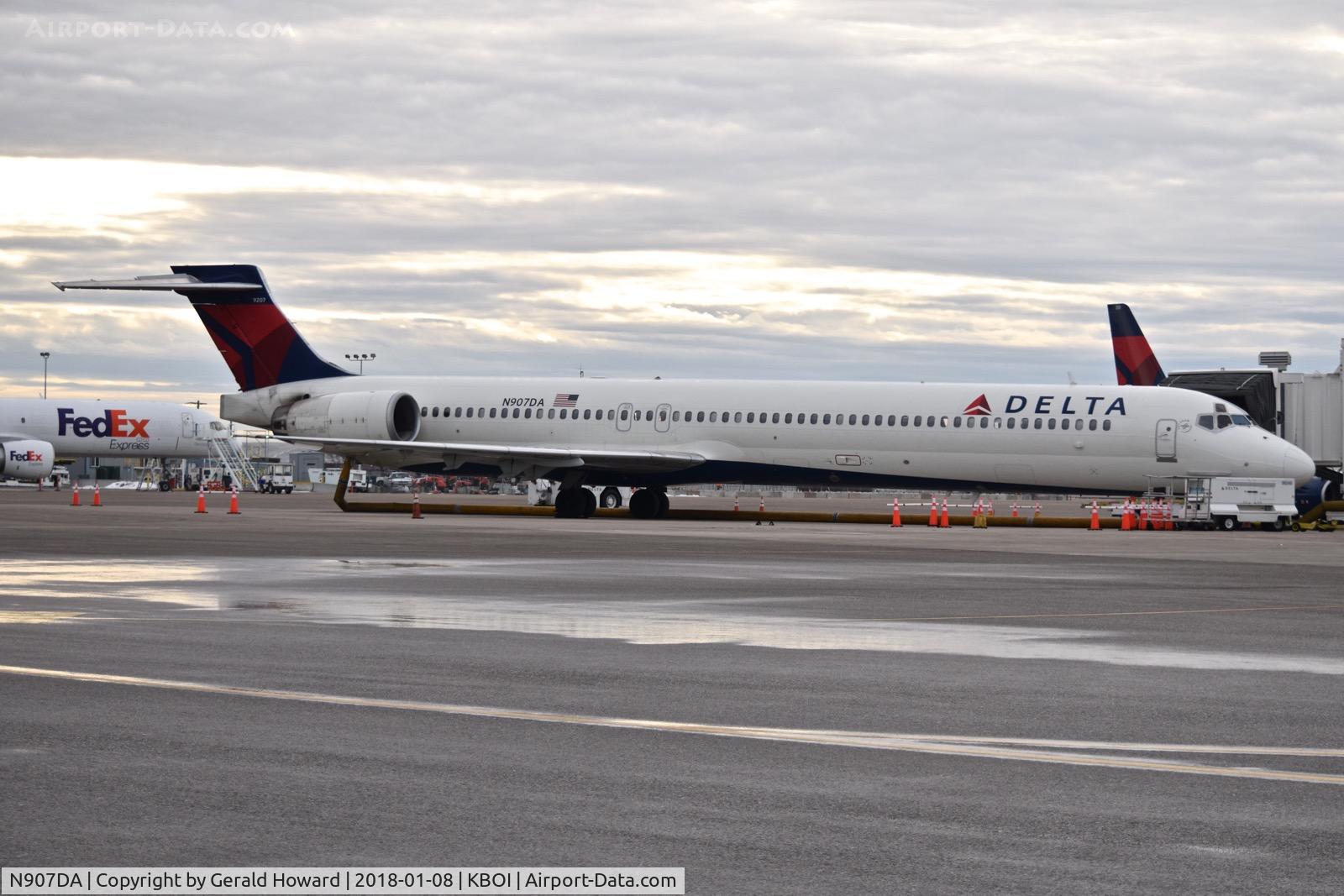 N907DA, 1995 McDonnell Douglas MD-90-30 C/N 53387, Parked at the Gate.