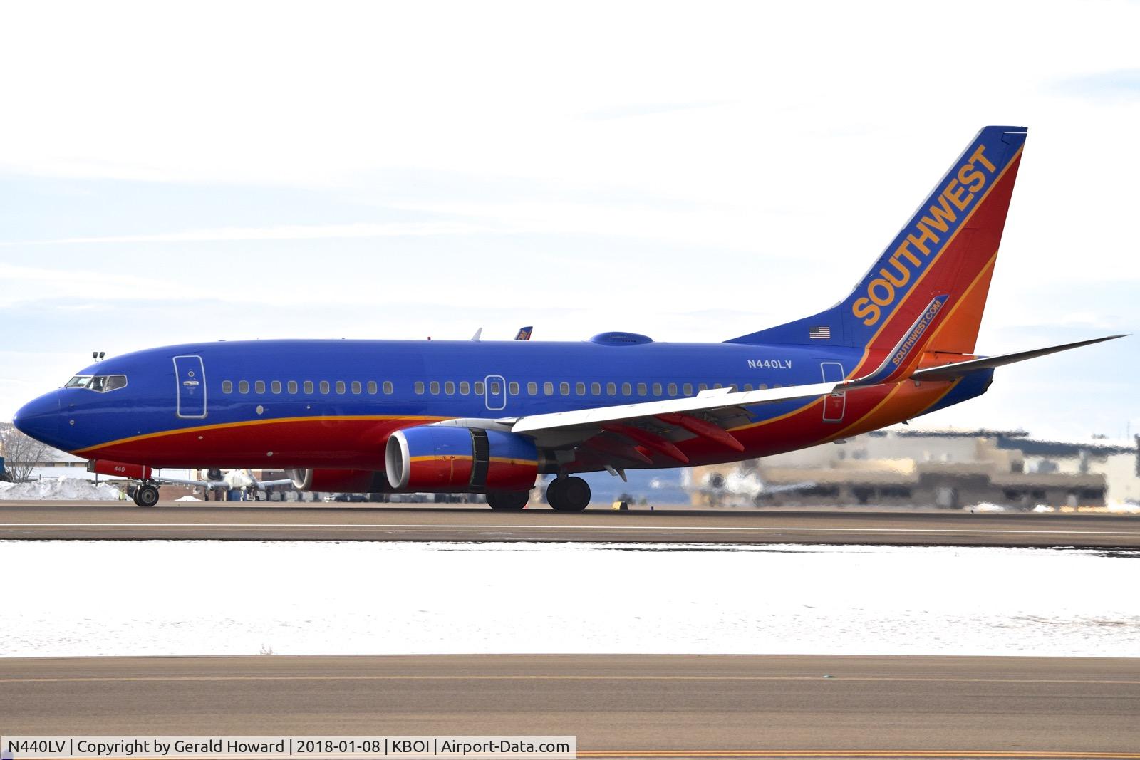 N440LV, 2003 Boeing 737-7H4 C/N 29835, Landing roll out on RWY 10L.