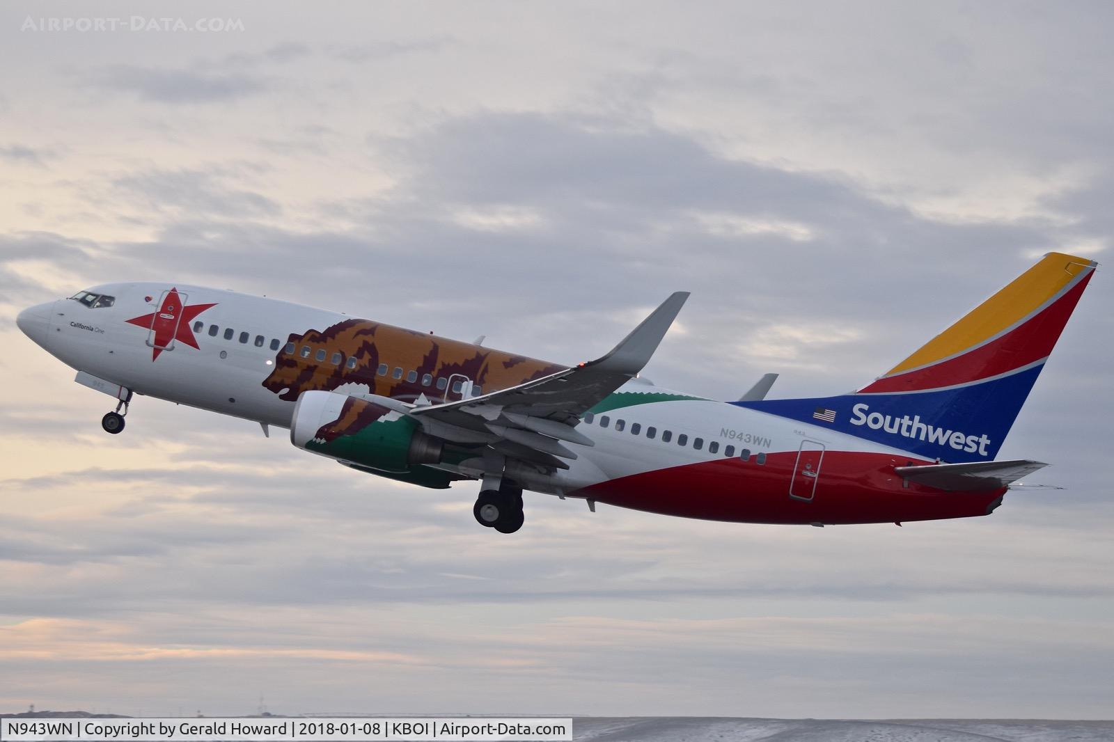 N943WN, 2010 Boeing 737-7H4 C/N 36913, departing RWY 10L.