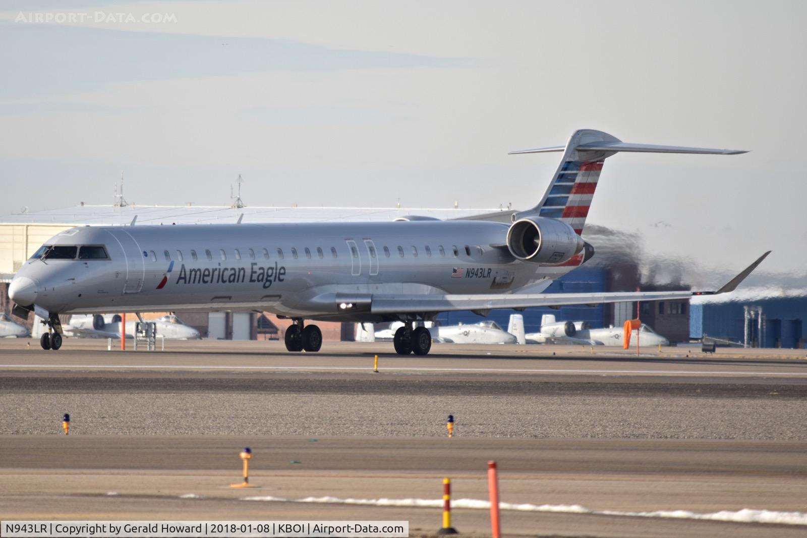N943LR, 2006 Bombardier CRJ-900 (CL-600-2D24) C/N 15068, Rake off run on RWY 10L.