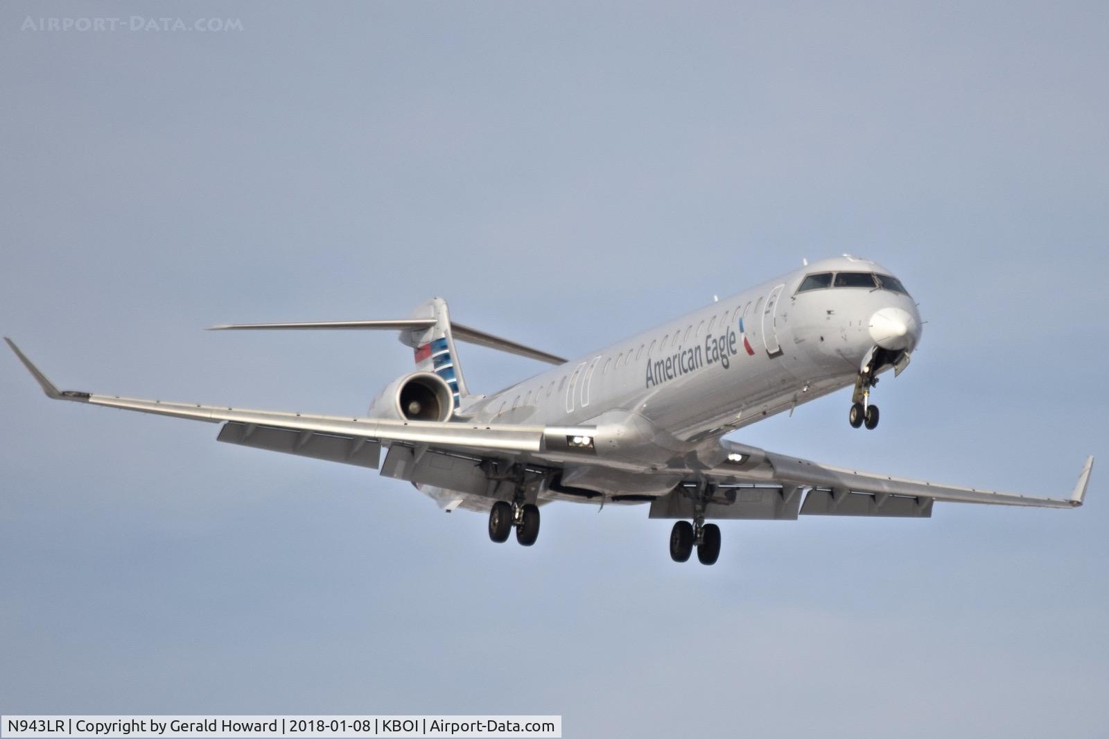 N943LR, 2006 Bombardier CRJ-900 (CL-600-2D24) C/N 15068, On approach for RWY 10L.
