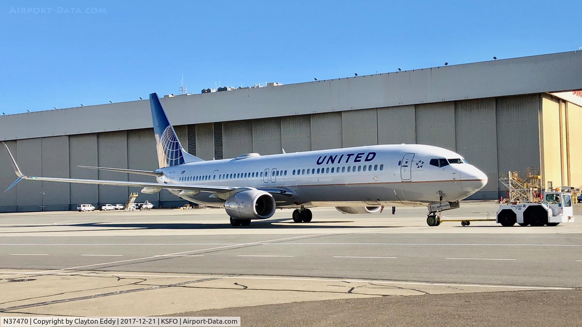 N37470, 2013 Boeing 737-924/ER C/N 37099, SFO 2017.