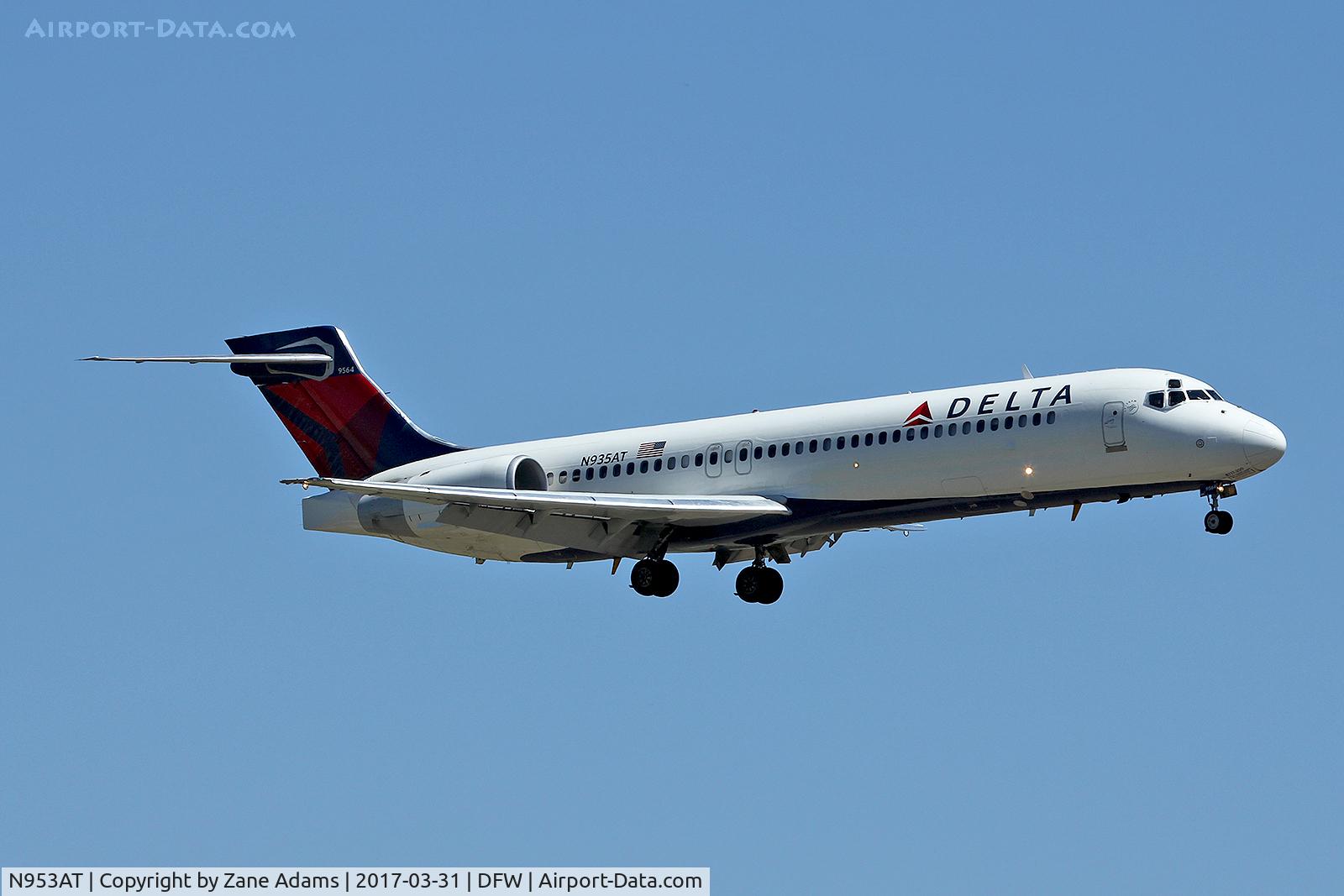 N953AT, 2000 Boeing 717-200 C/N 55015, Arriving at DFW Airport