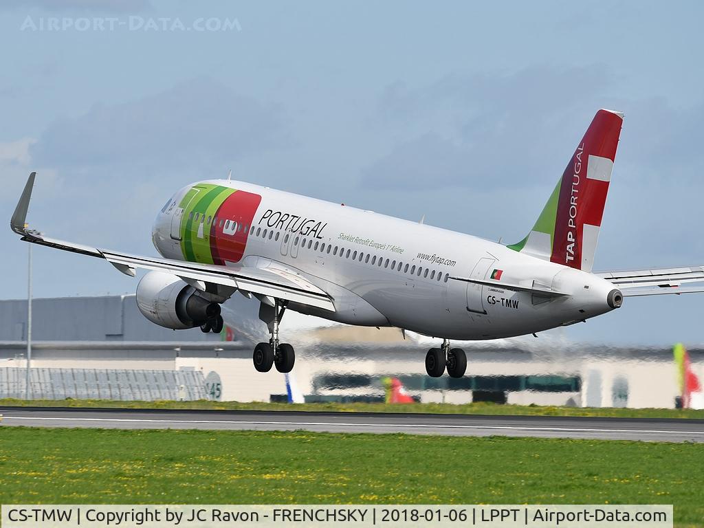 CS-TMW, 2001 Airbus A320-214 C/N 1667, 
