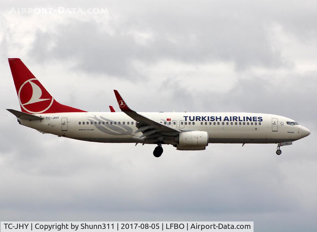 TC-JHY, 2014 Boeing 737-8F2 C/N 42003, Landing rwy 32L