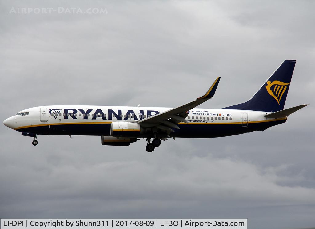 EI-DPI, 2007 Boeing 737-8AS C/N 33608, Landing rwy 32L with additional 'Costa Brava / Pirineu de Girona' patch
