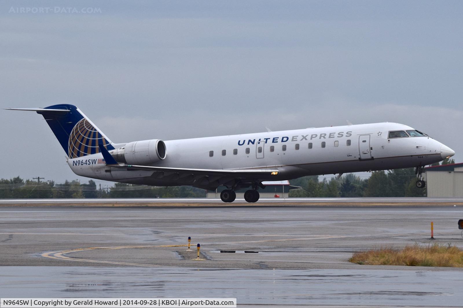 N964SW, 2003 Bombardier CRJ-200ER (CL-600-2B19) C/N 7868, Landing RWY 10R.
