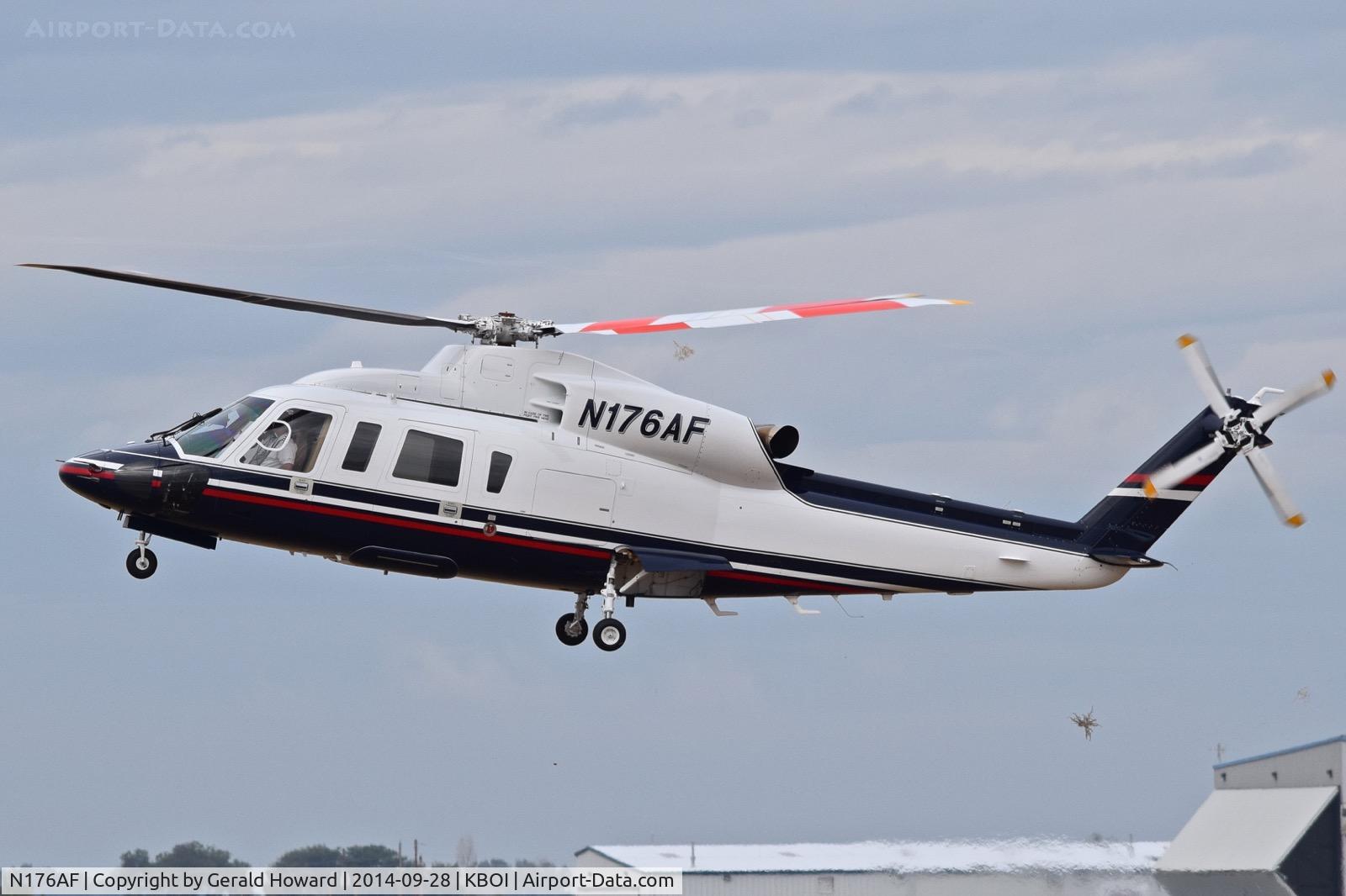 N176AF, 2013 Sikorsky S-76D C/N 761014, Landing on the south GA ramp.