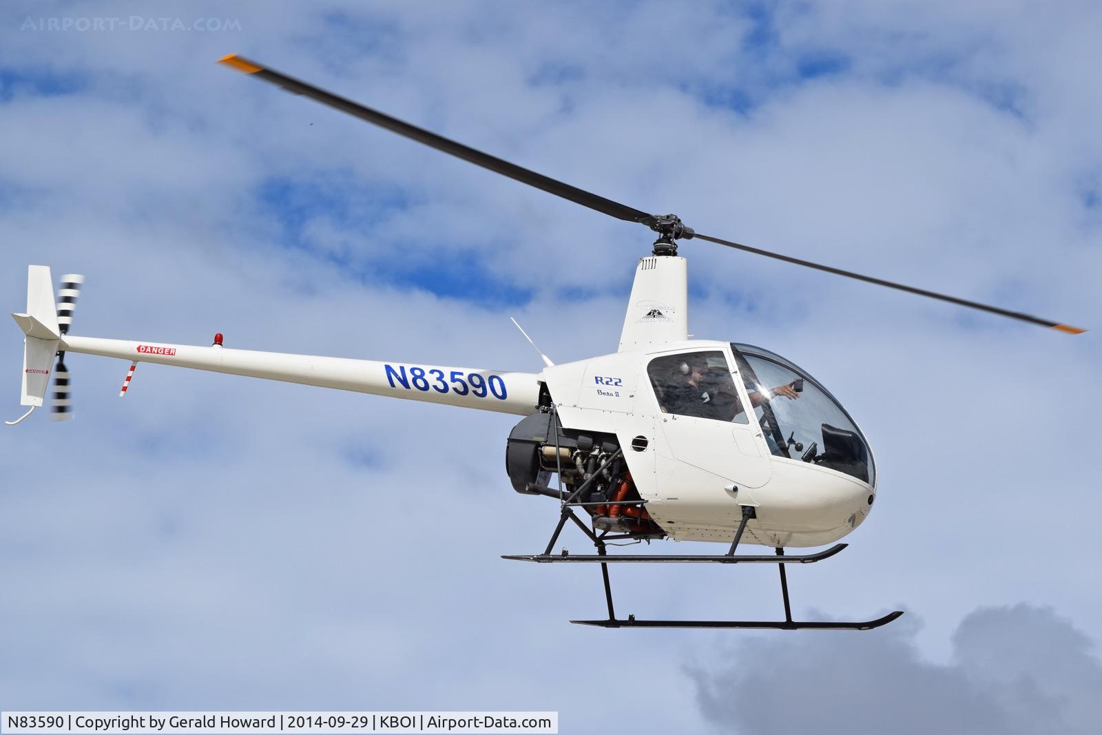 N83590, 2001 Robinson R22 Beta II C/N 3282, Departing BOI.
