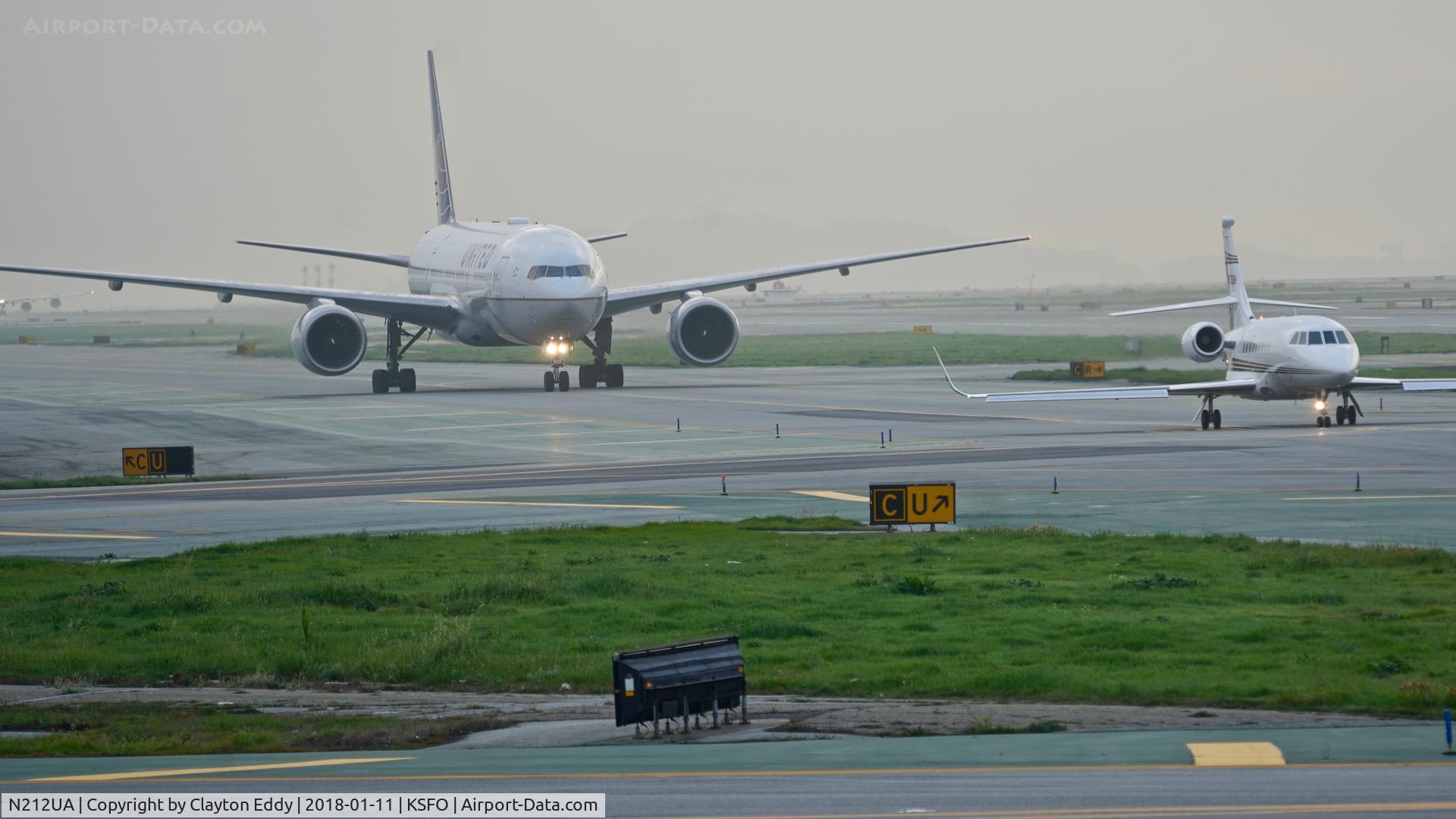 N212UA, 2000 Boeing 777-222 C/N 30218, SFO 2018.