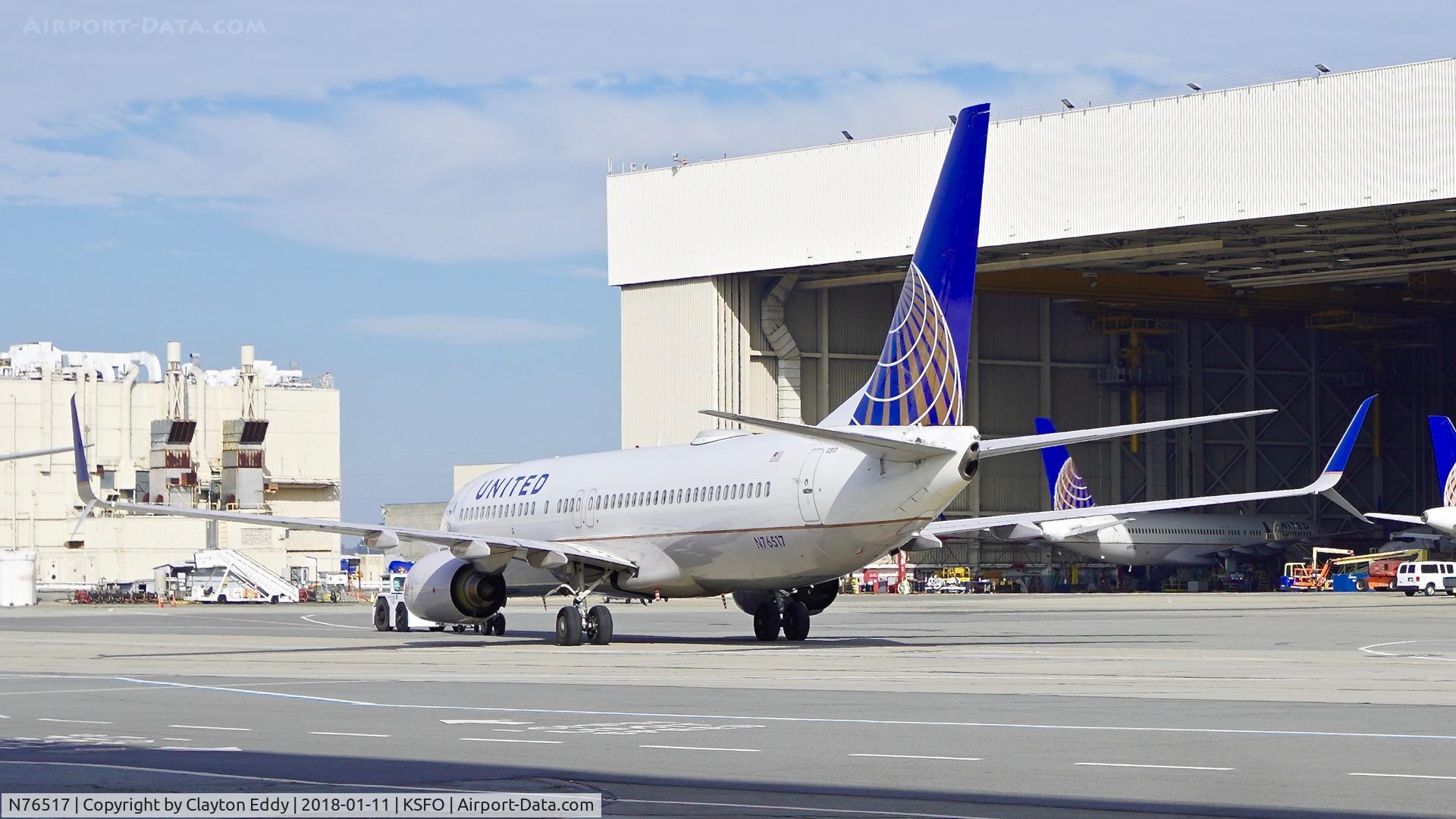 N76517, 2008 Boeing 737-824 C/N 31628, SFO 2018.