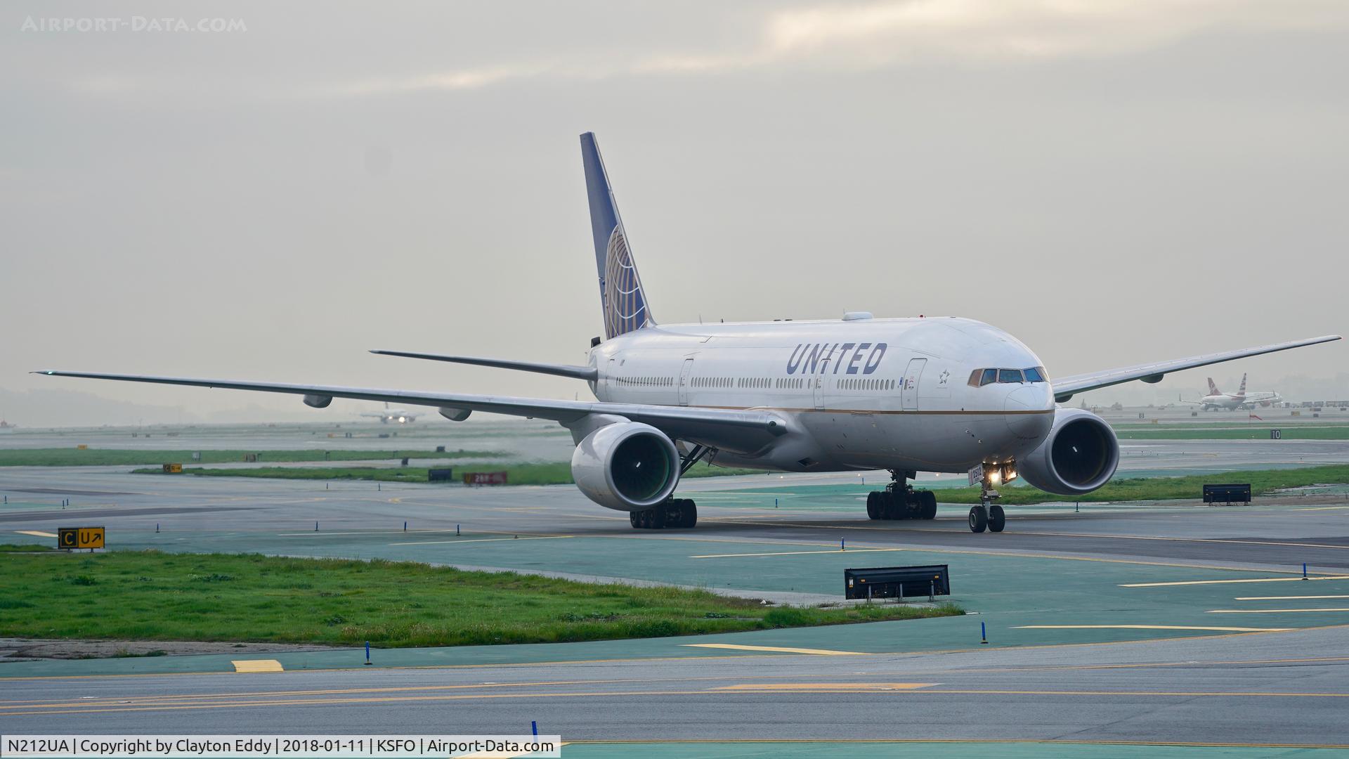 N212UA, 2000 Boeing 777-222 C/N 30218, SFO 2018.