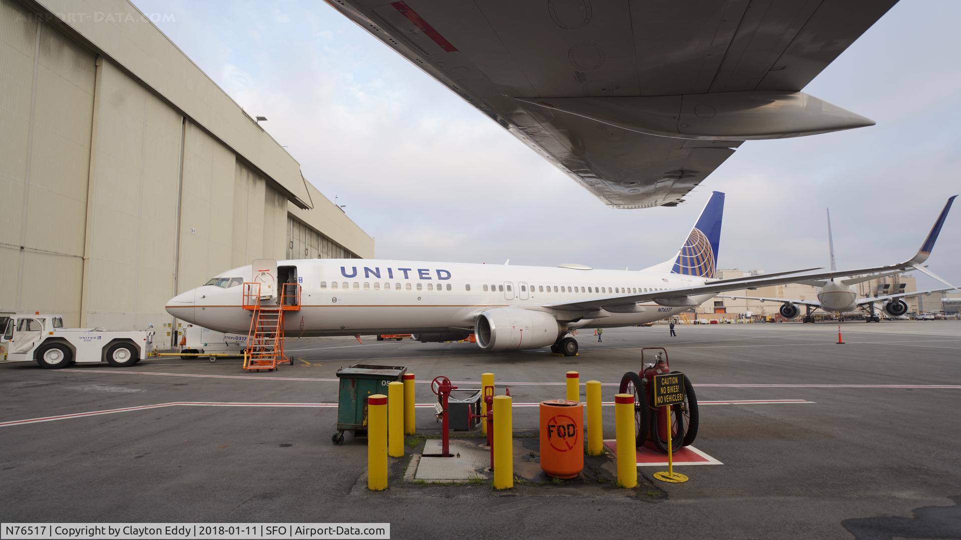 N76517, 2008 Boeing 737-824 C/N 31628, SFO 2018.