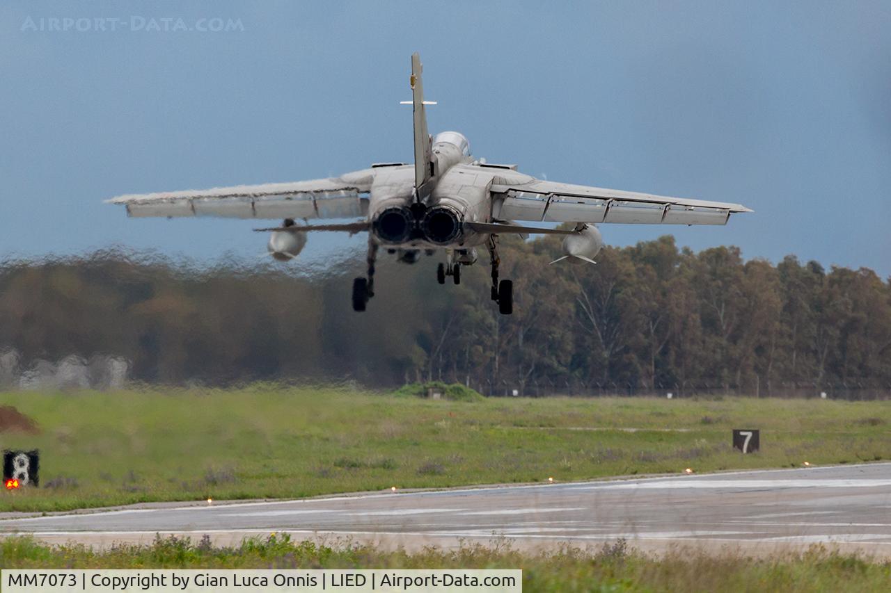 MM7073, Panavia Tornado IDS C/N 357/IS040/5050, LANDING