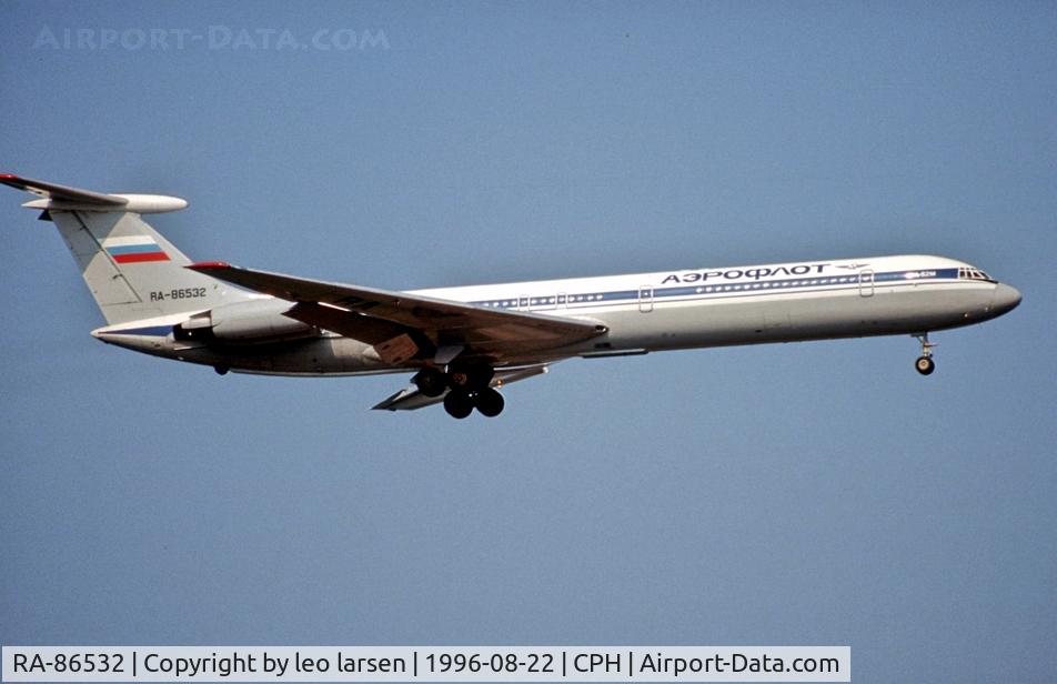 RA-86532, 1982 Ilyushin Il-62M C/N 4243111, Copenhagen 22.8.1996 app to R-04L
