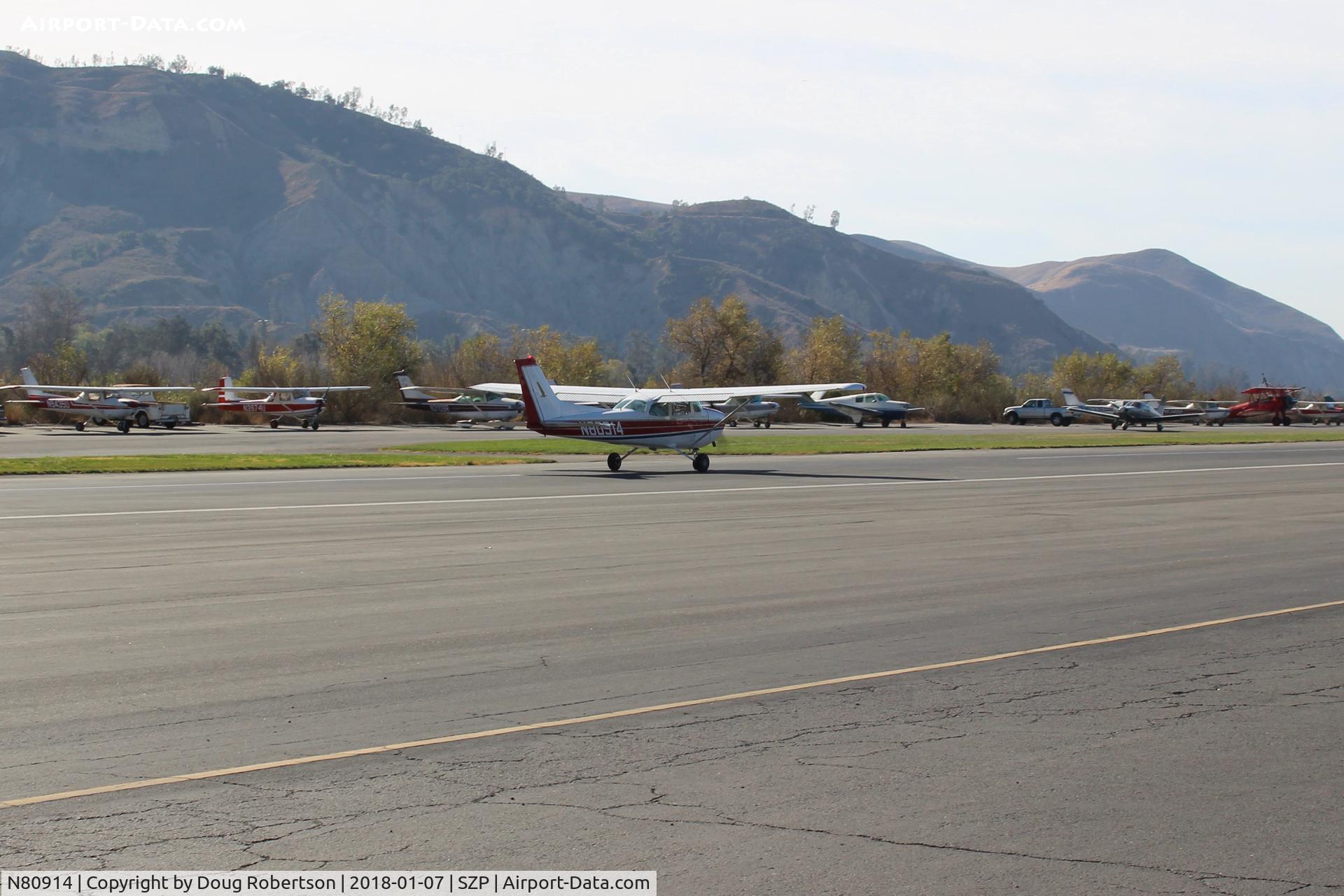 N80914, 1976 Cessna 172M C/N 17266799, 1976 Cessna 172M SKYHAWK, Lycoming O-320 E2D 150 Hp, landing roll Rwy 22