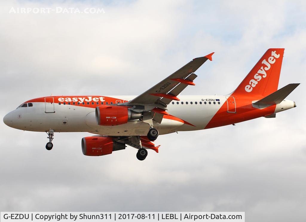 G-EZDU, 2008 Airbus A319-111 C/N 3735, Landing rwy 25R in new c/s