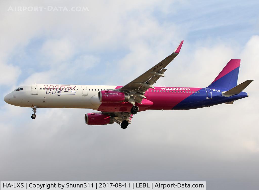 HA-LXS, 2017 Airbus A321-231 C/N 7702, Landing rwy 25R
