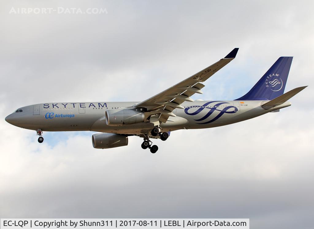 EC-LQP, 2003 Airbus A330-243 C/N 526, Landing rwy 25R in Skyteam c/s