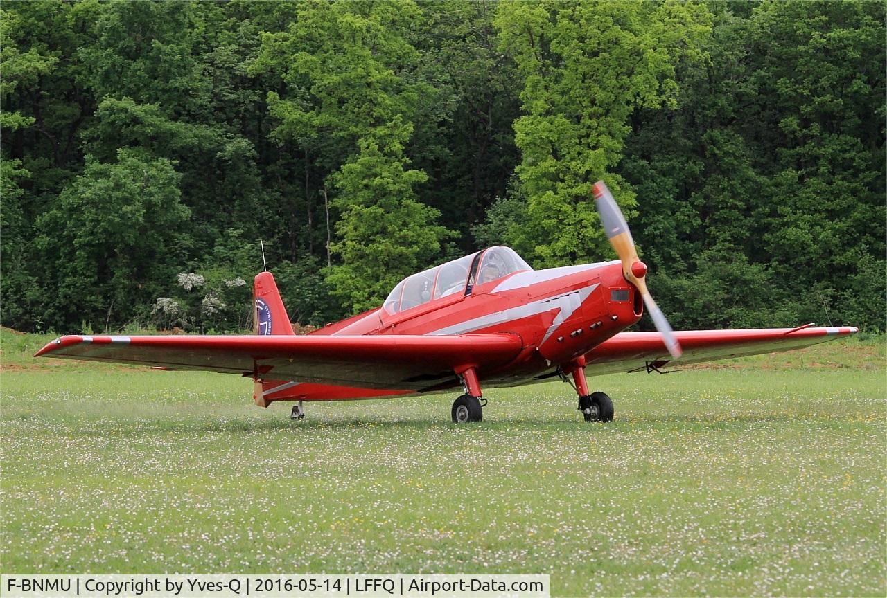F-BNMU, Zlín Z-326 Trener Master C/N 910, Zlín Z-326 Trener Master, Landing, La Ferté-Alais (LFFQ) air show 2016
