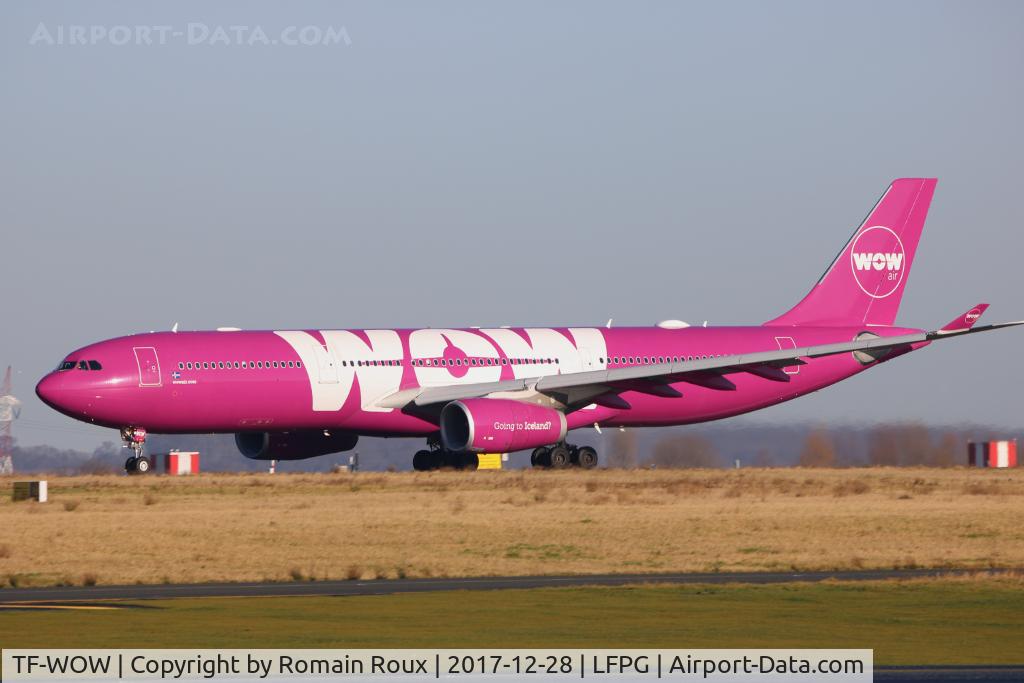 TF-WOW, 2005 Airbus A320-232 C/N 2457, Take off