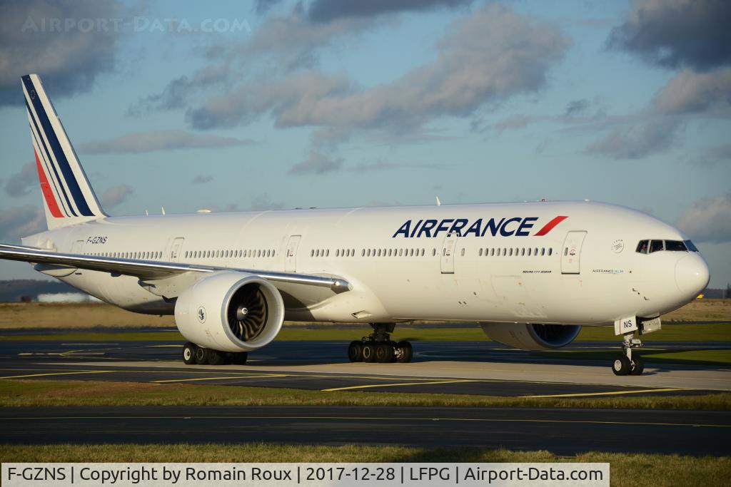 F-GZNS, 2015 Boeing 777-328/ER C/N 39970, Taxiing