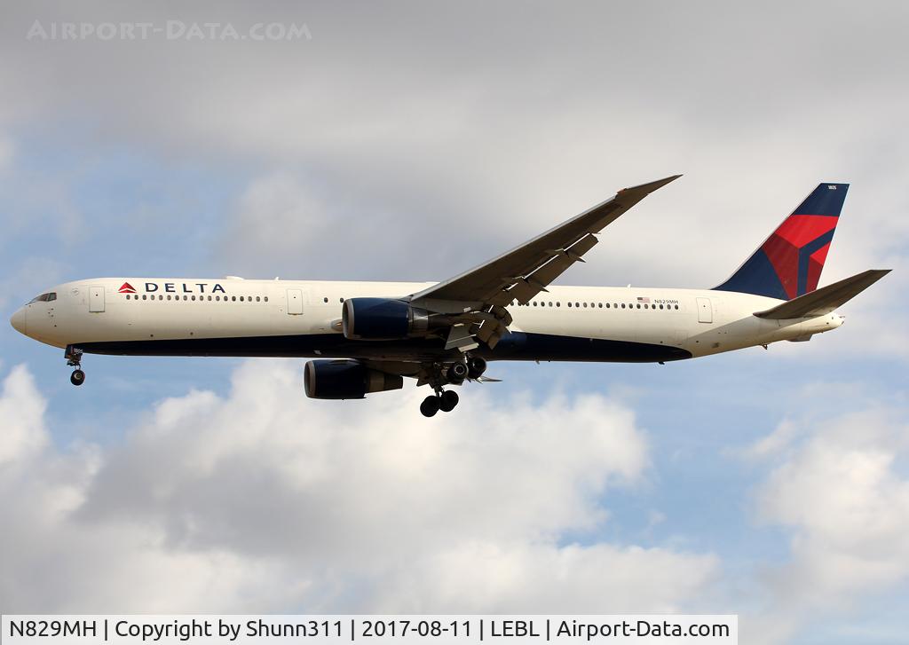 N829MH, 2000 Boeing 767-432/ER C/N 29700, Landing rwy 25R