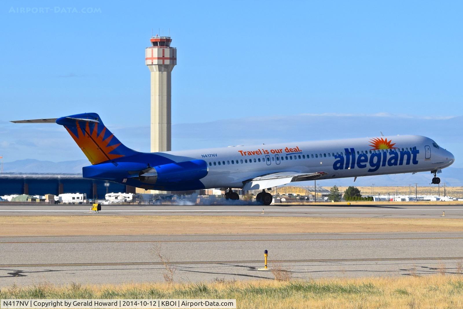 N417NV, 1992 McDonnell Douglas MD-83 (DC-9-83) C/N 53347, Landing RWY 28R.
