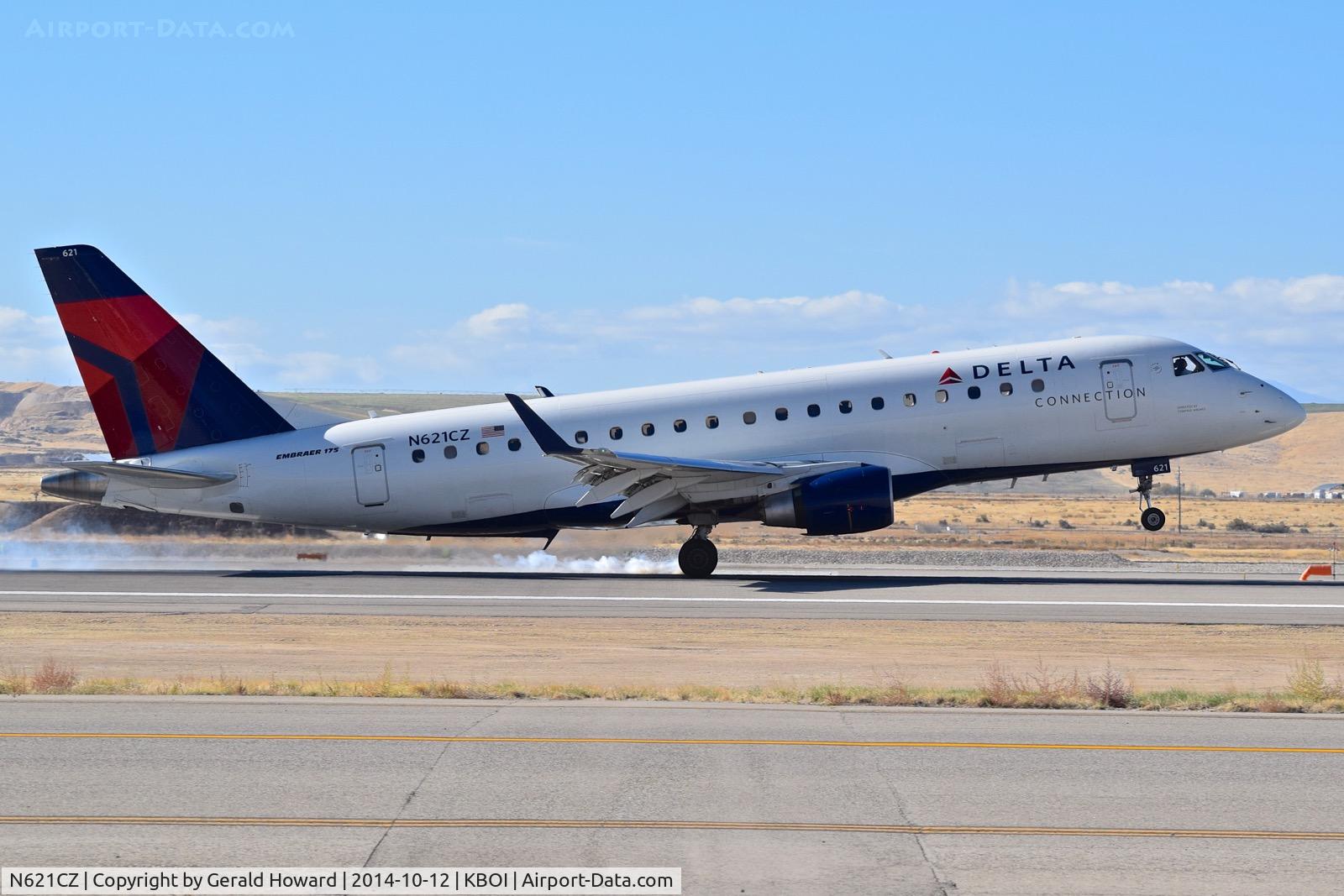 N621CZ, 2008 Embraer 175LR (ERJ-170-200LR) C/N 17000218, Touch down on RWY 28R.