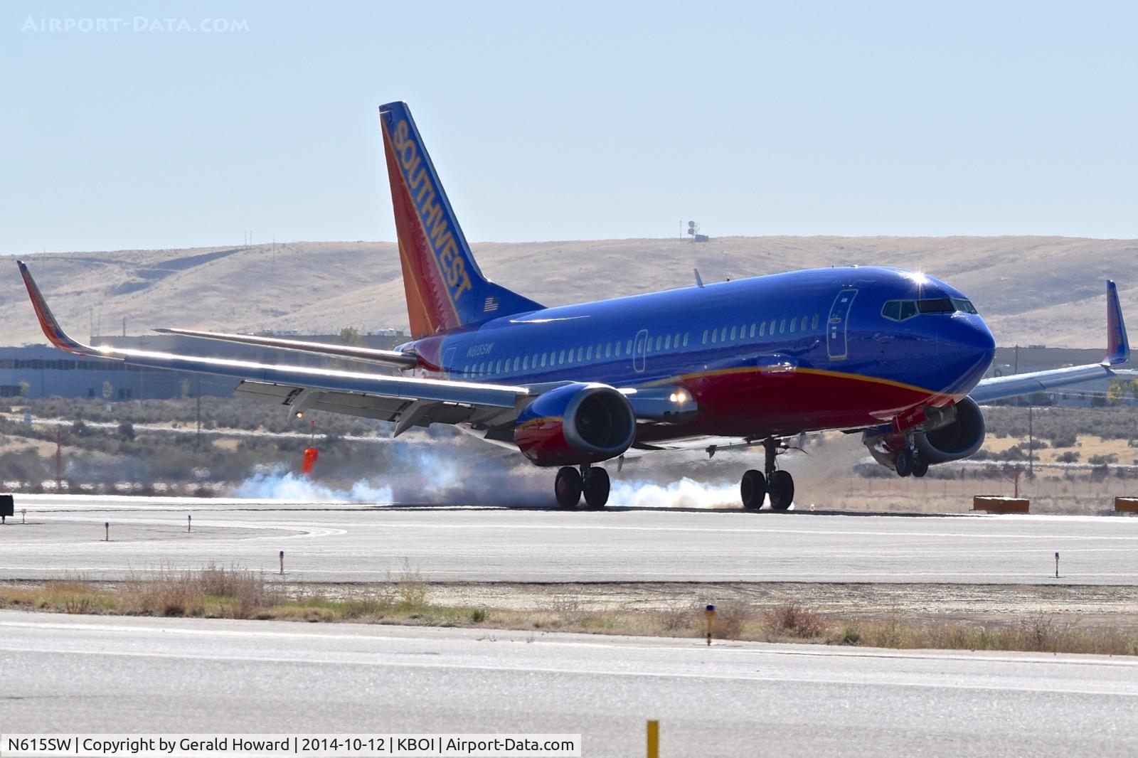 N615SW, 1995 Boeing 737-3H4 C/N 27698, Touch down on RWY 28R.