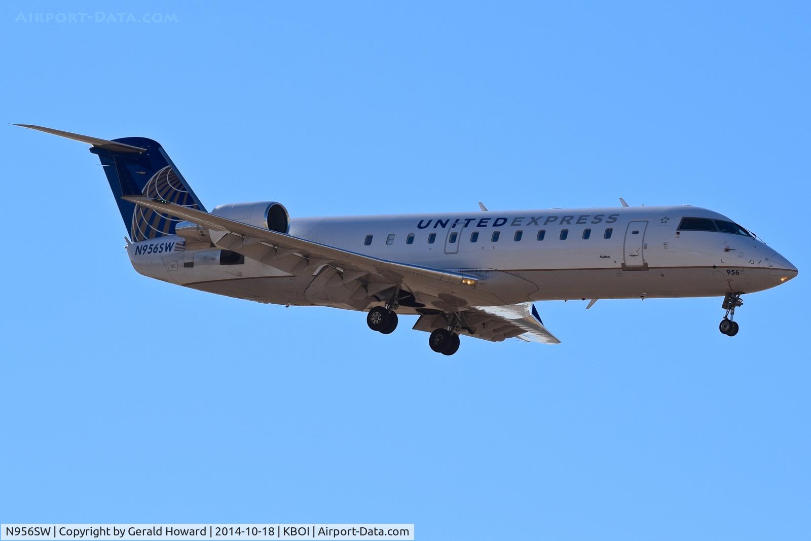 N956SW, 2003 Canadair CL-600-2B19 Regional Jet CRJ-200LR C/N 7825, On final for RWY 28R.