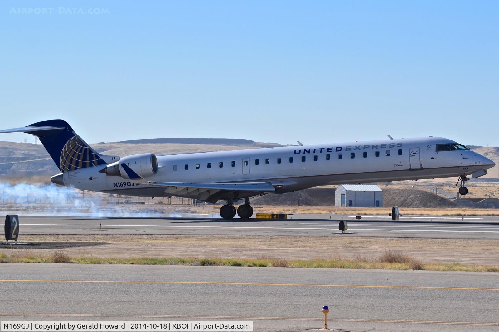 N169GJ, Bombardier CRJ-702 (CL-600-2C10) Regional Jet C/N 10273, Landing RWY 28R.