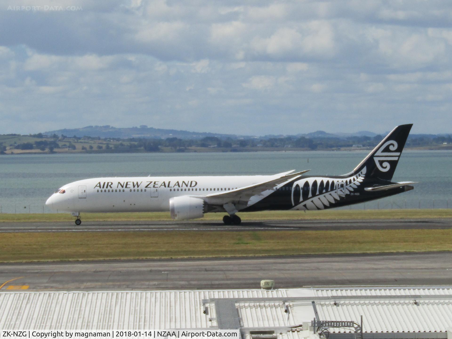 ZK-NZG, 2014 Boeing 787-9 Dreamliner Dreamliner C/N 37963, rolling to take off