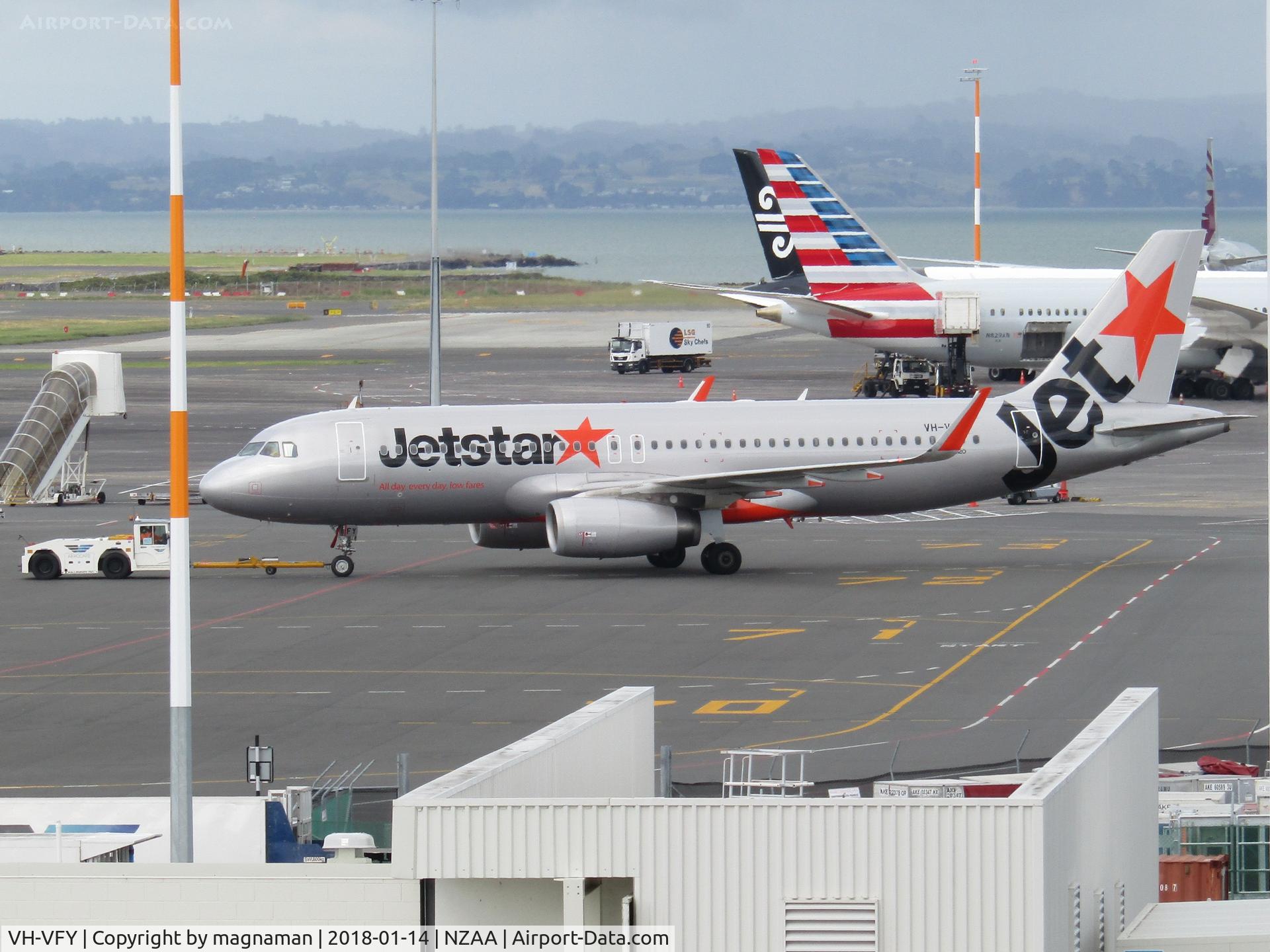 VH-VFY, 2014 Airbus A320-232 C/N 6362, towing to leave