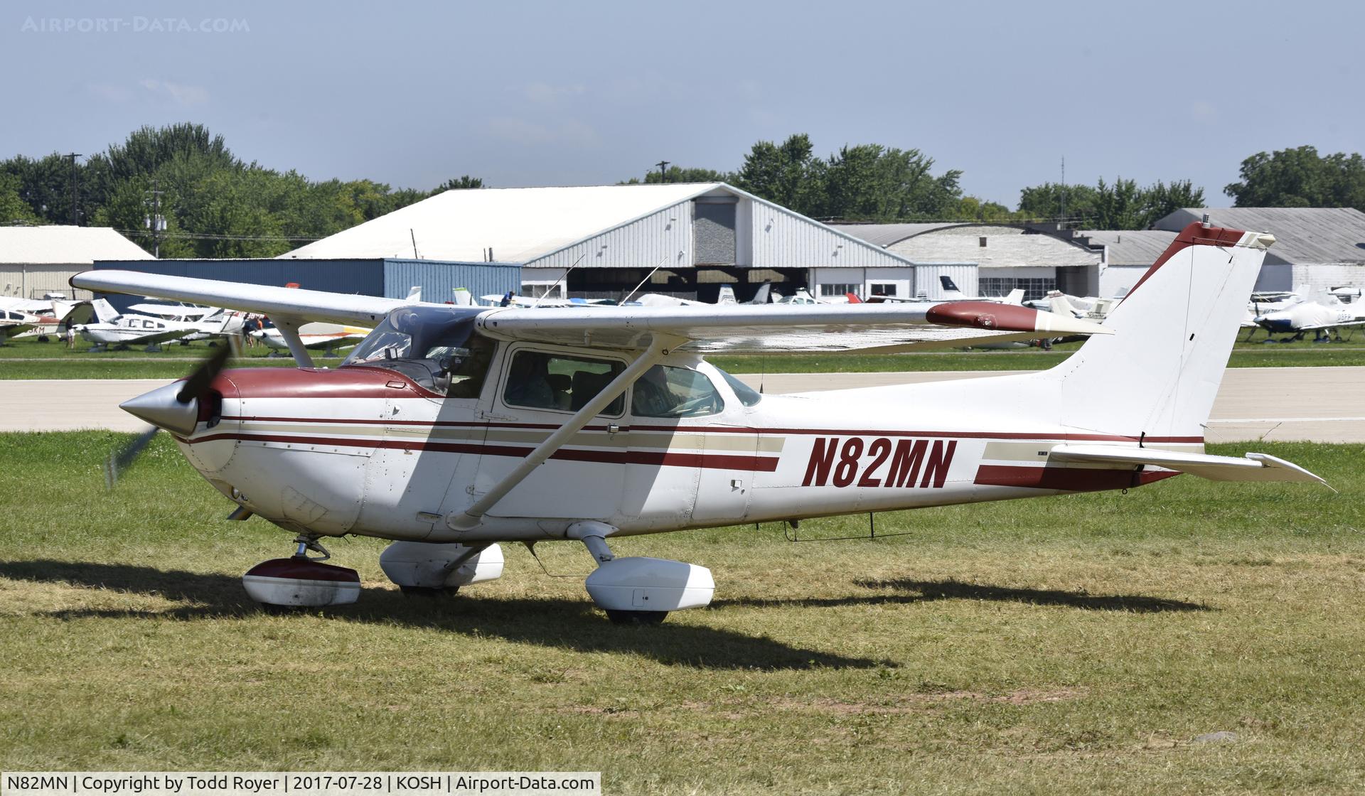 N82MN, 1976 Cessna R172K Hawk XP C/N R1722014, Airventure 2017