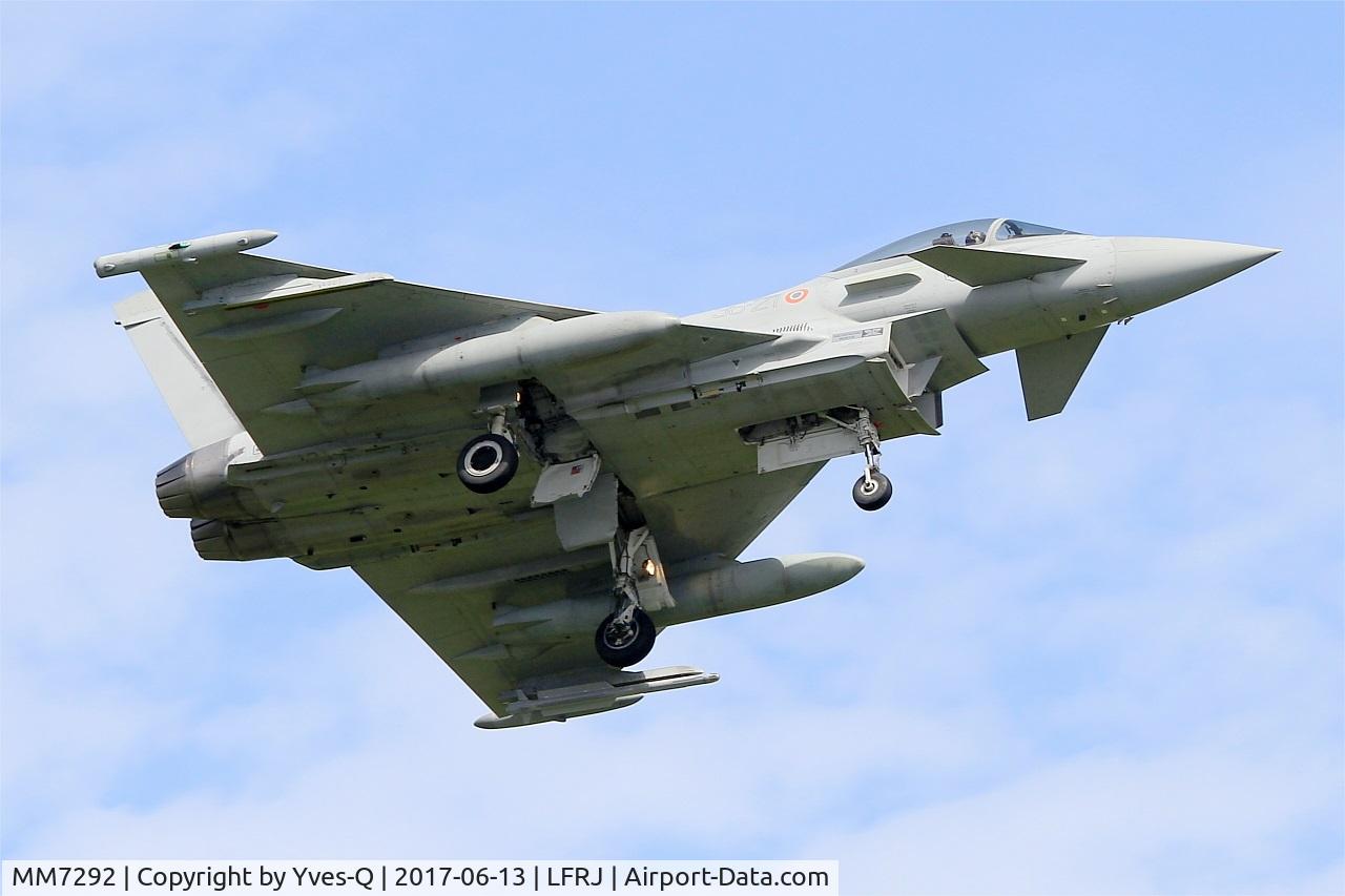 MM7292, Eurofighter EF-2000 Typhoon S C/N IS024, Eurofighter EF-2000 Typhoon S, Short approach rwy 08, Landivisiau Naval Air Base (LFRJ) Tiger Meet 2017