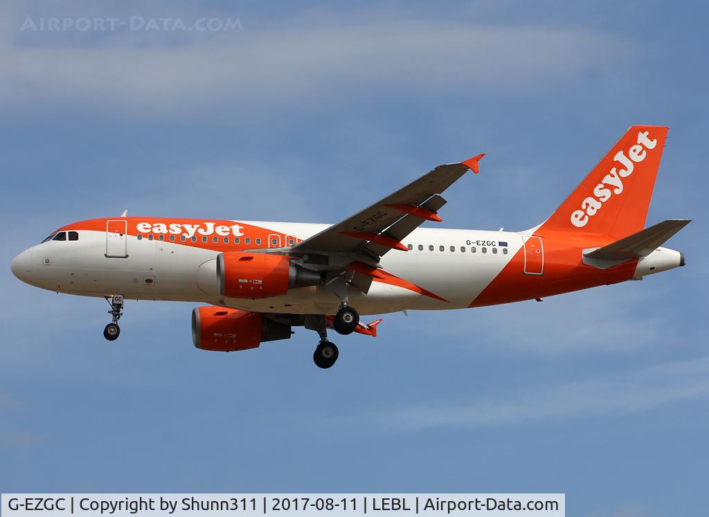 G-EZGC, 2010 Airbus A319-111 C/N 4444, Landing rwy 25R in new c/s