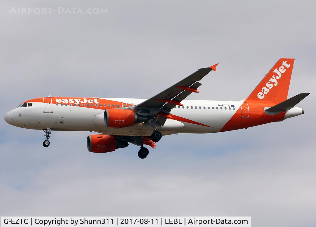 G-EZTC, 2009 Airbus A320-214 C/N 3871, Landing rwy 25R in new c/s