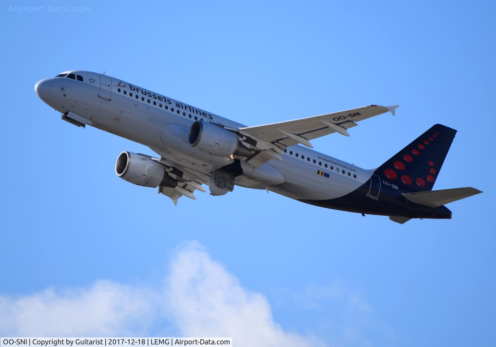 OO-SNI, 2003 Airbus A320-214 C/N 1983, At Malaga