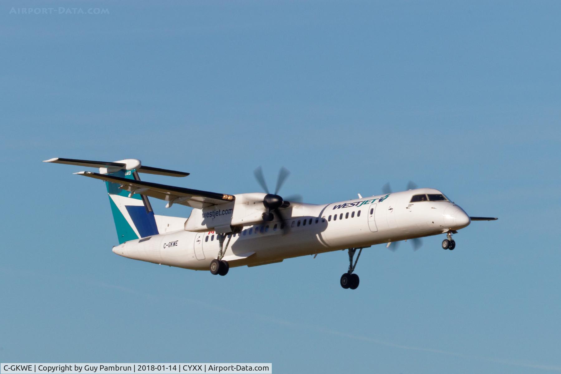 C-GKWE, 2017 De Havilland Canada DHC-8-402 Dash 8 C/N 4549, Landing