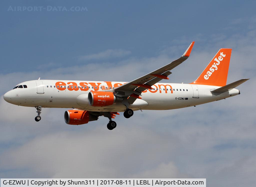 G-EZWU, 2014 Airbus A320-214 C/N 6095, Landing rwy 25R