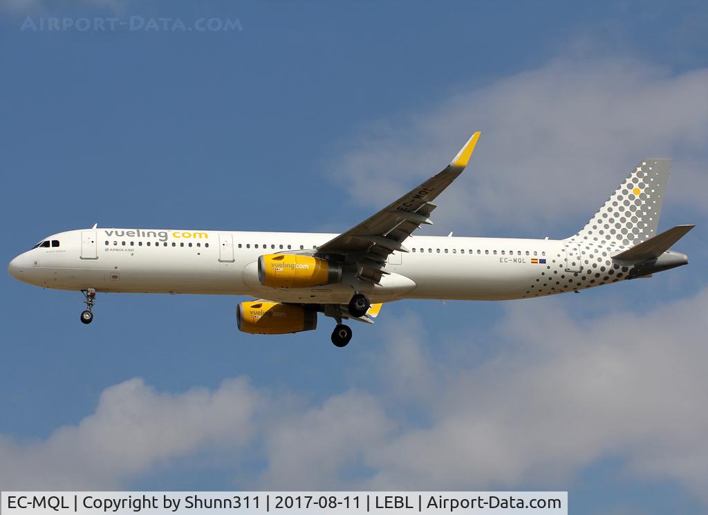 EC-MQL, 2017 Airbus A321-231 C/N 7621, Landing rwy 25R