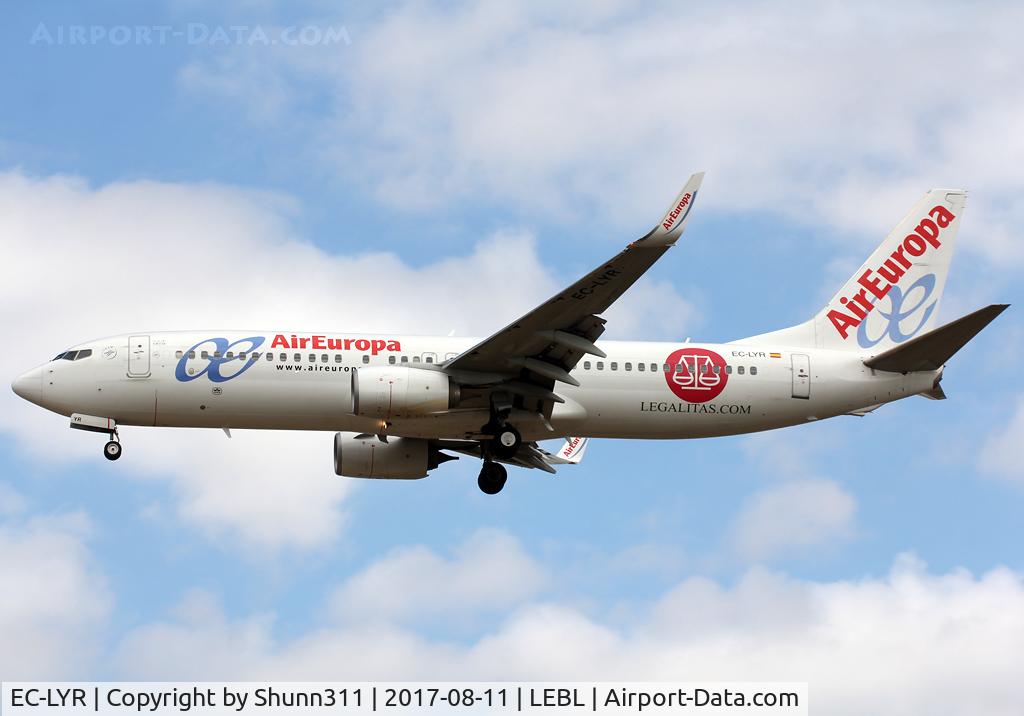 EC-LYR, 2013 Boeing 737-85P C/N 36595, Landing rwy 25R with additional 'Legalitas.com' patch