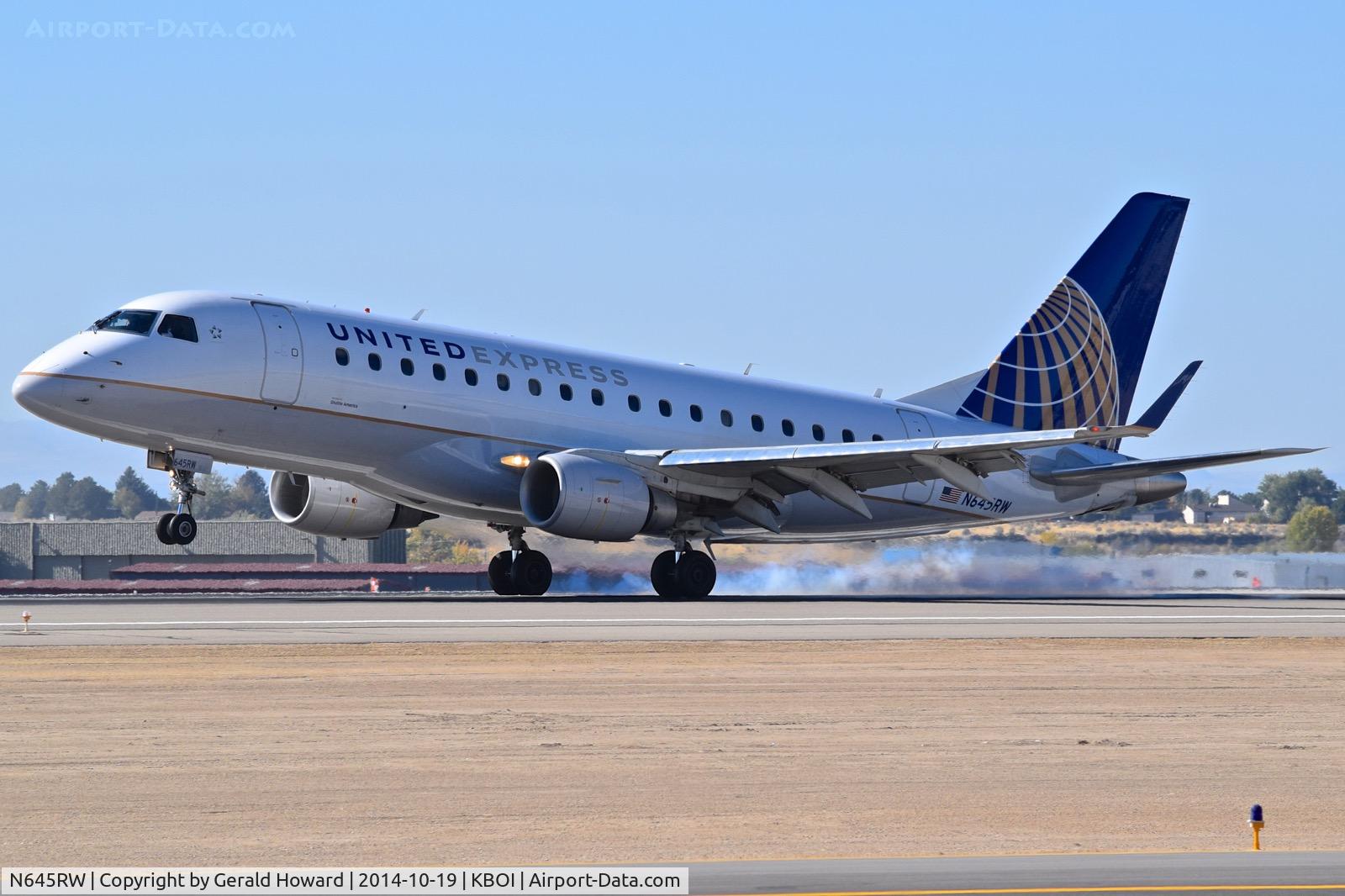 N645RW, 2005 Embraer 170SE (ERJ-170-100SE) C/N 17000064, Landing RWY 10L.