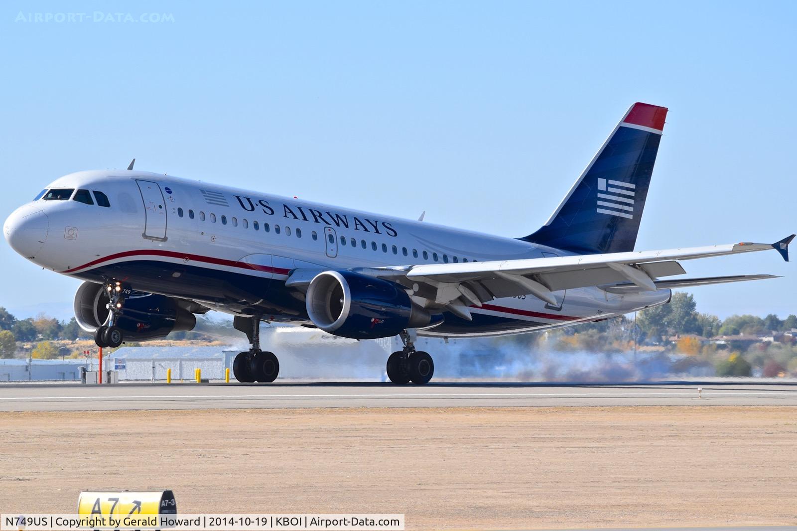 N749US, 2000 Airbus A319-112 C/N 1313, Landing RWY 10L.