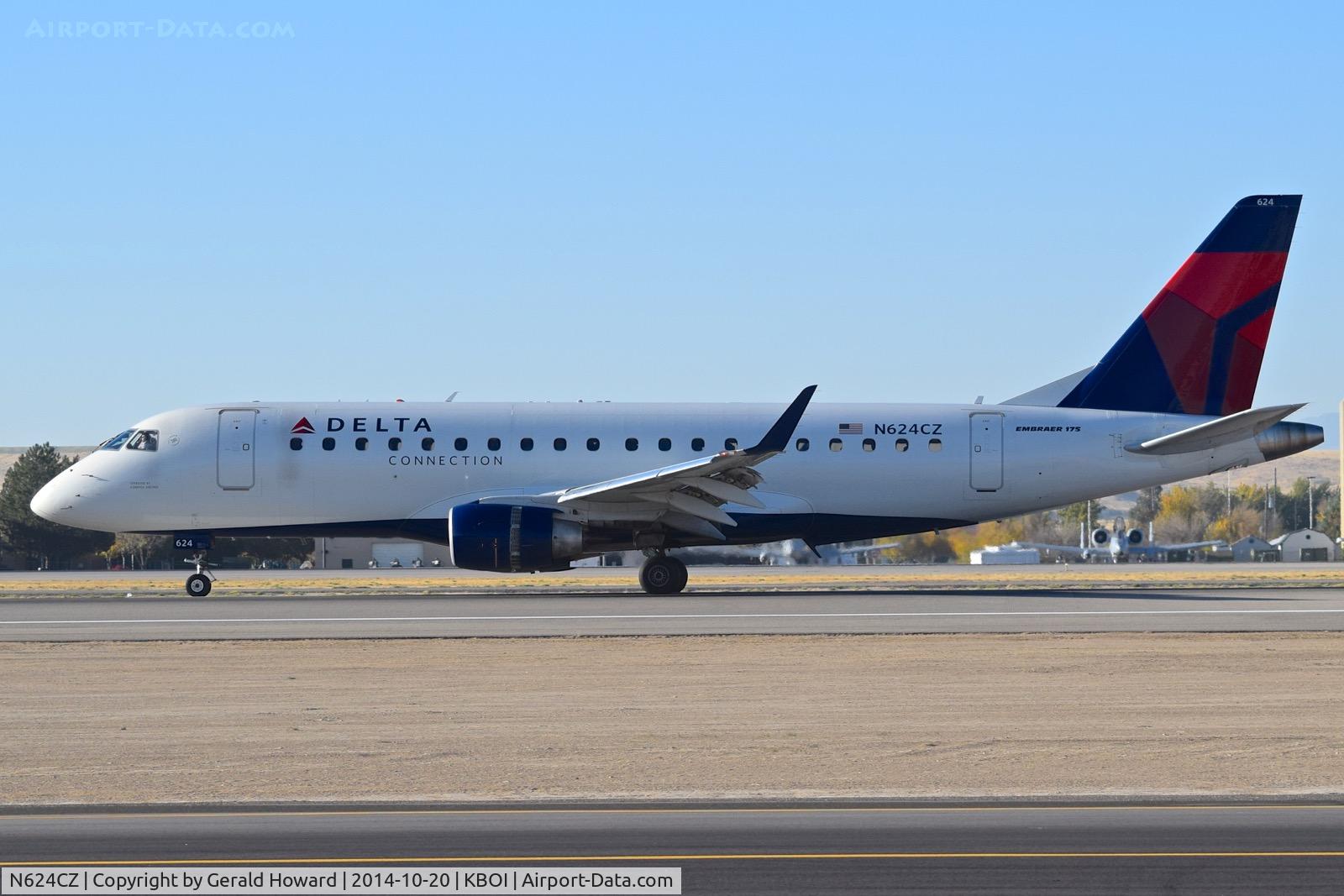 N624CZ, 2008 Embraer 175LR (ERJ-170-200LR) C/N 17000222, Landing roll out on RWY 10L.