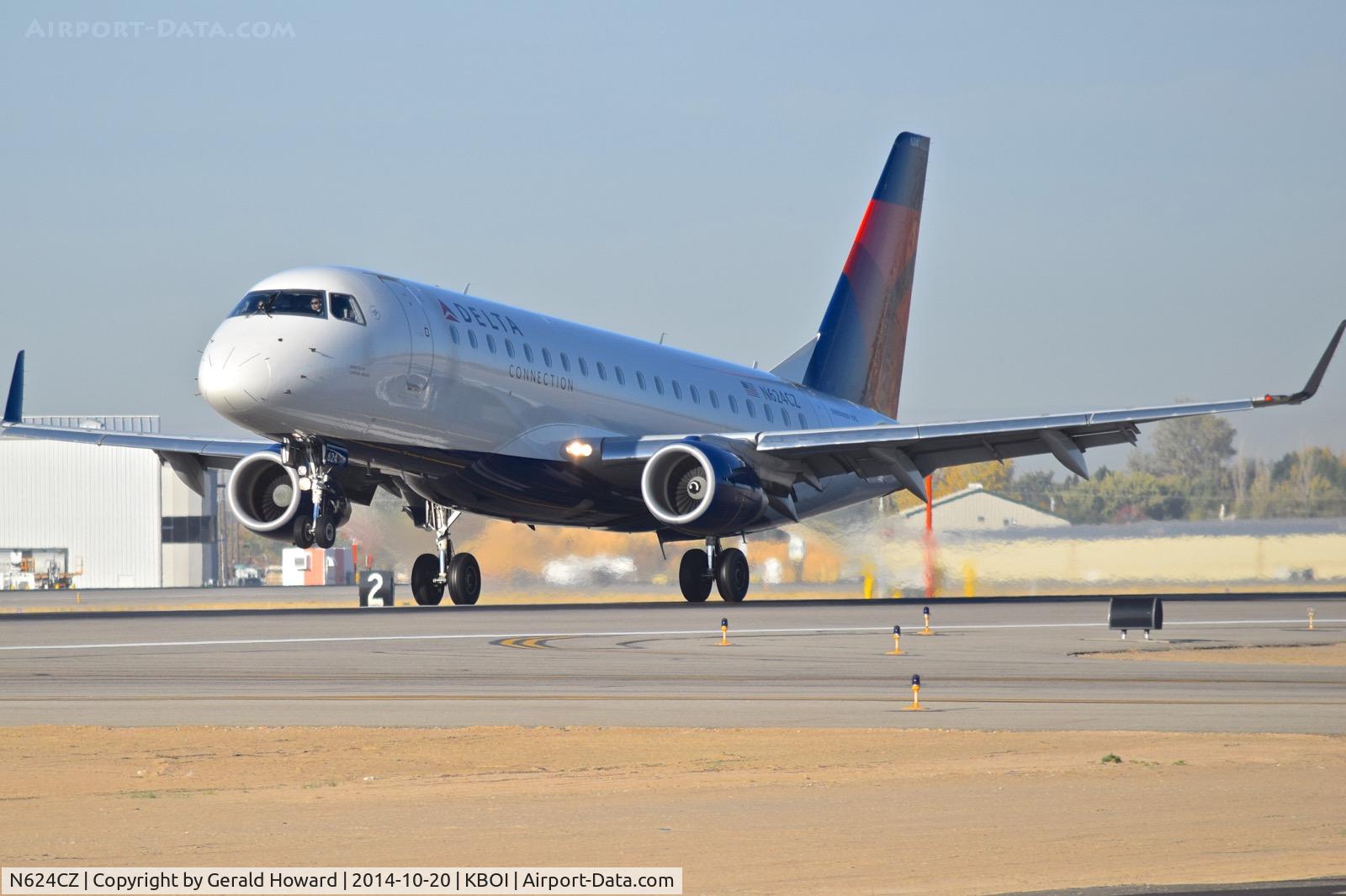 N624CZ, 2008 Embraer 175LR (ERJ-170-200LR) C/N 17000222, Touch down on TWY 10L.